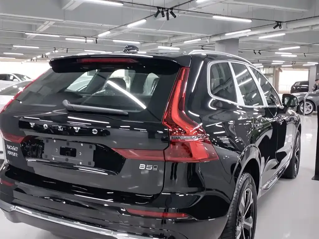 Volvo XC60 — фото 8