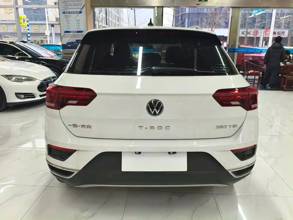 Volkswagen T-Roc — фото 3