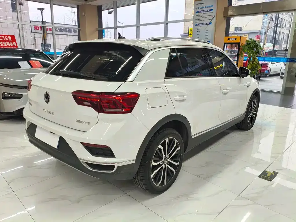 Volkswagen T-Roc — фото 9