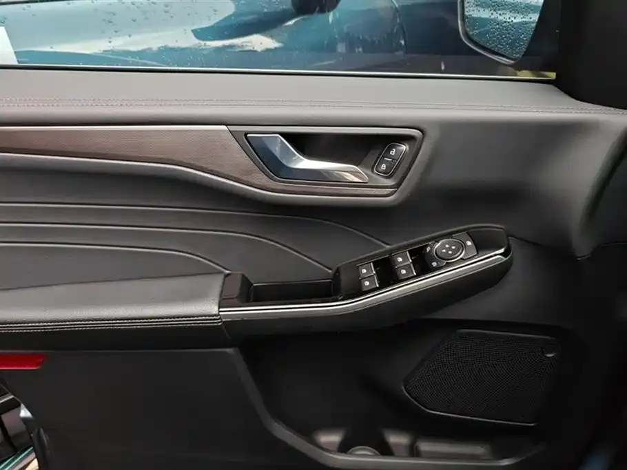 Ford Escape 2022 из CN, фото 2