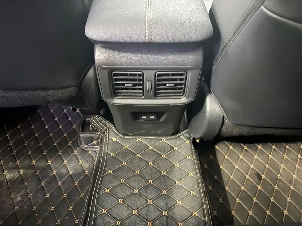 Toyota Wildlander 2024 из CN, фото 8