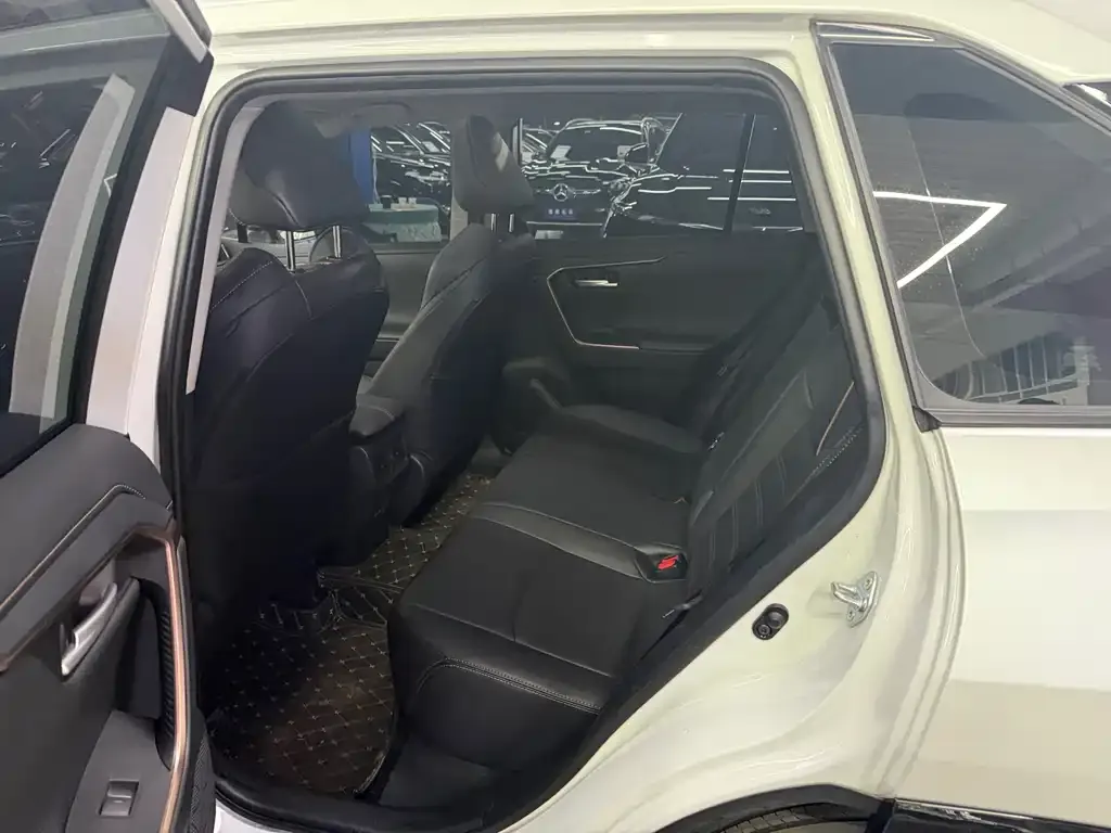Toyota Wildlander 2024 из CN, фото 4