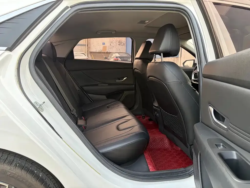 Hyundai Elantra — фото 6