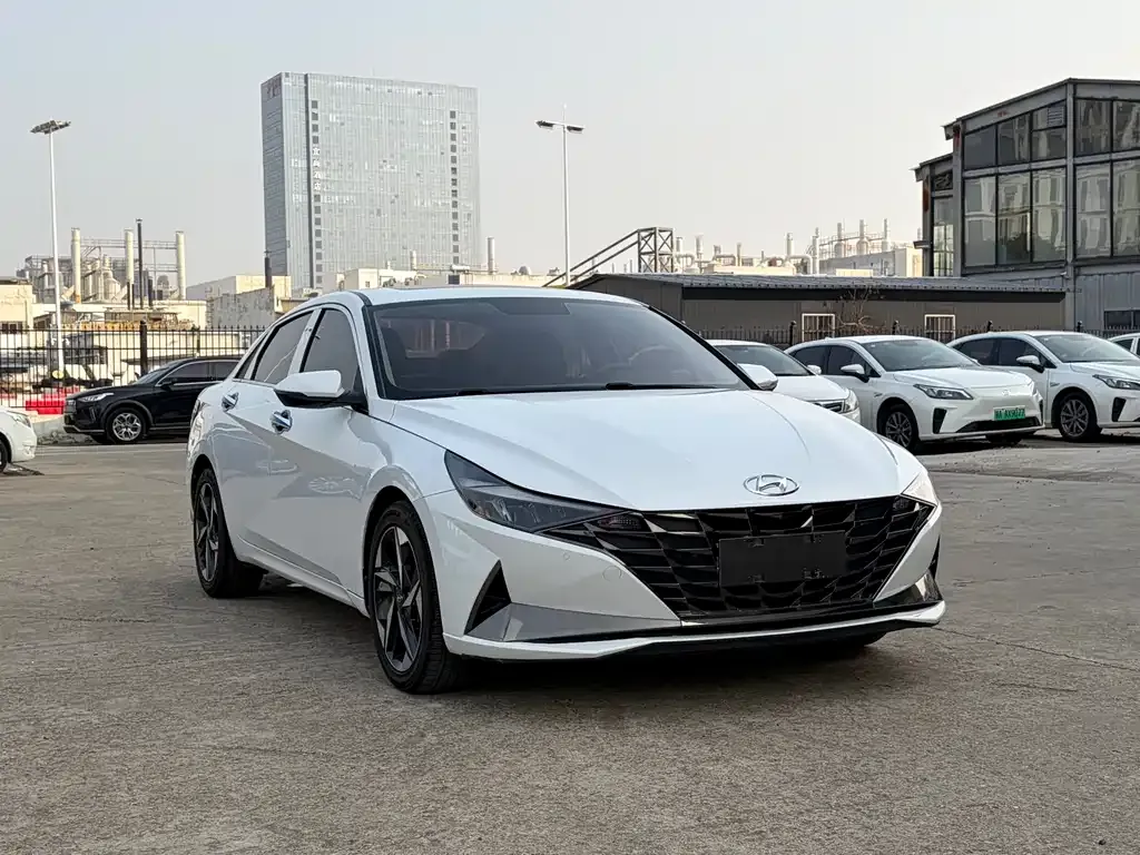 Hyundai Elantra — фото 9