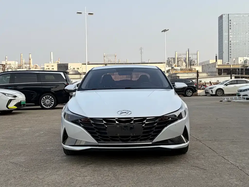 Hyundai Elantra — фото 3