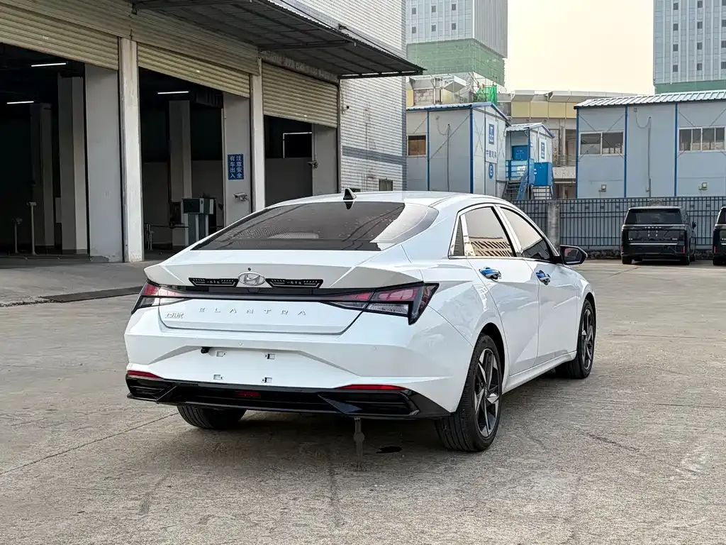 Hyundai Elantra — фото 8