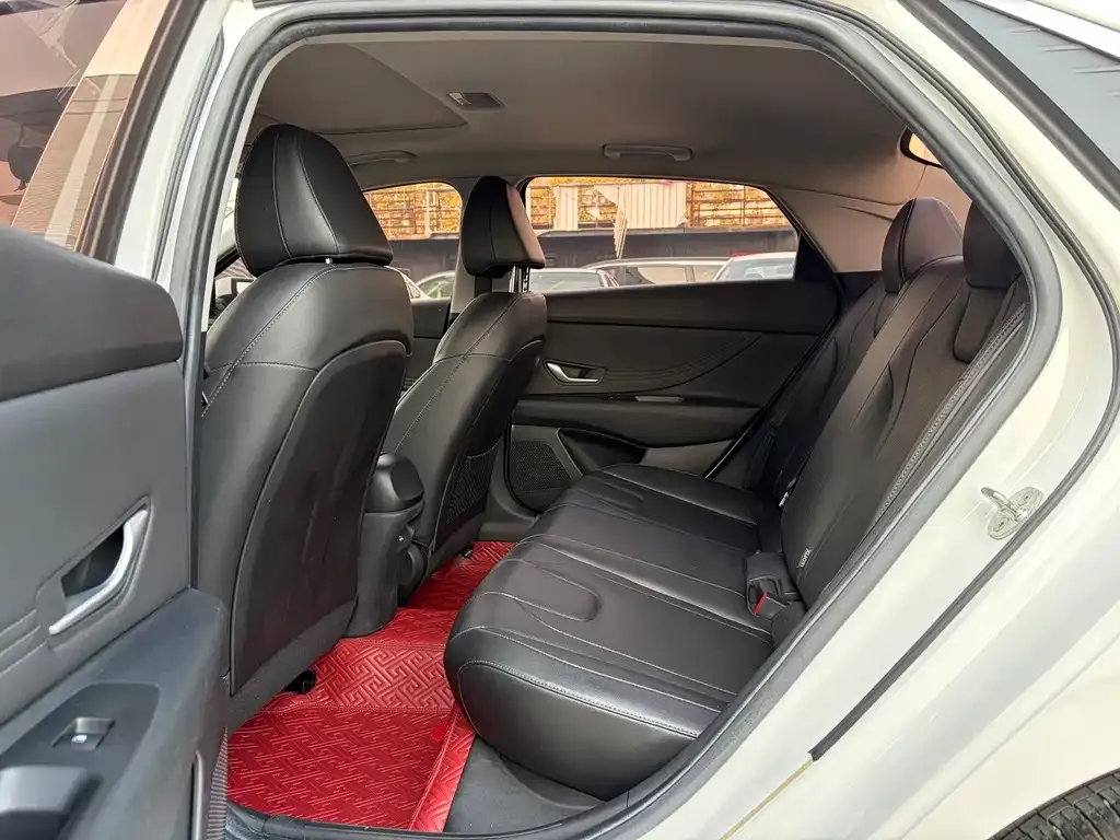 Hyundai Elantra — фото 2