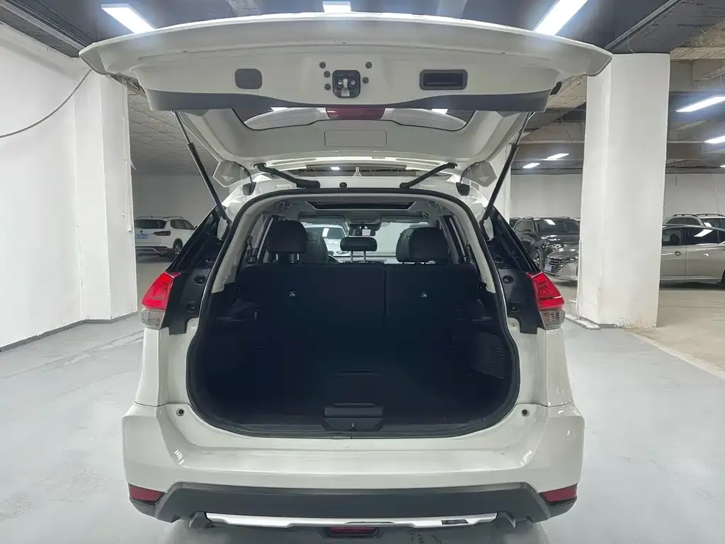 Nissan X-Trail 2021 из CN, фото 2