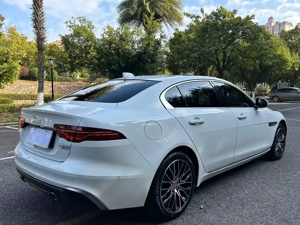 Jaguar XEL — фото 3