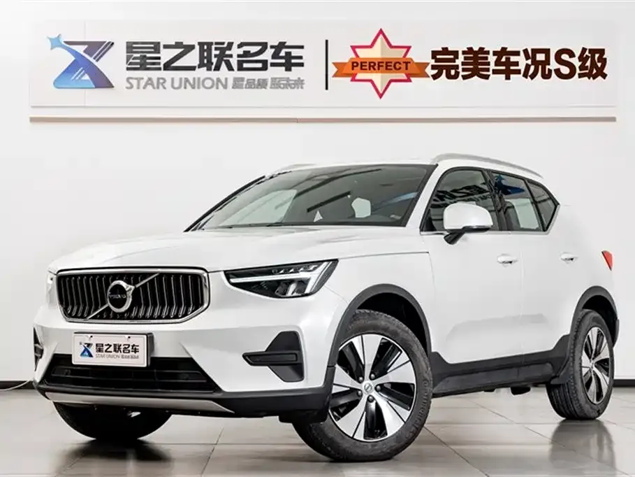 Volvo XC40 — фото 1