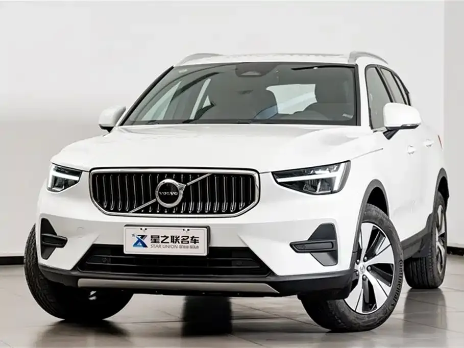 Volvo XC40 — фото 10