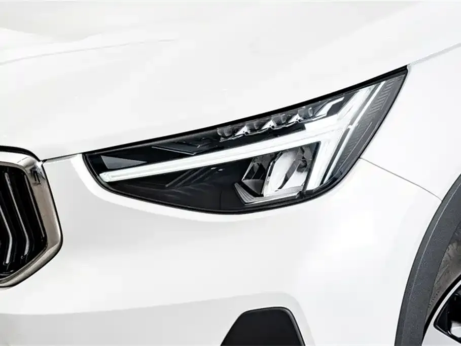 Volvo XC40 — фото 2