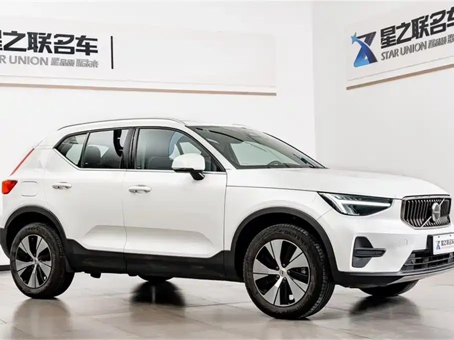 Volvo XC40 — фото 5
