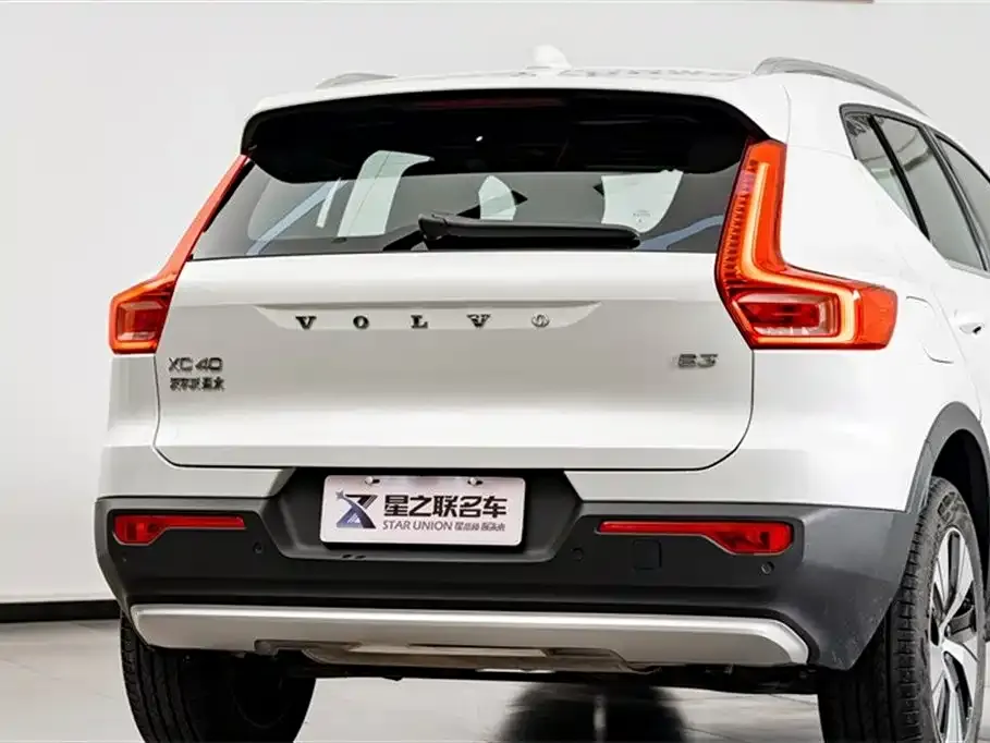 Volvo XC40 — фото 4