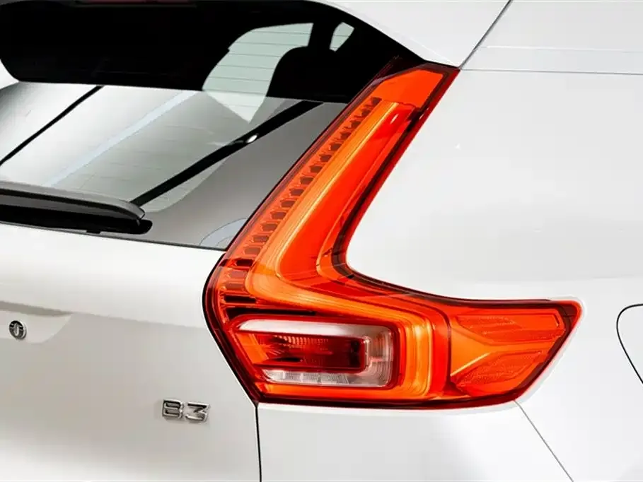 Volvo XC40 — фото 3
