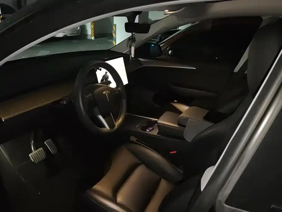 Tesla Model Y — фото 4