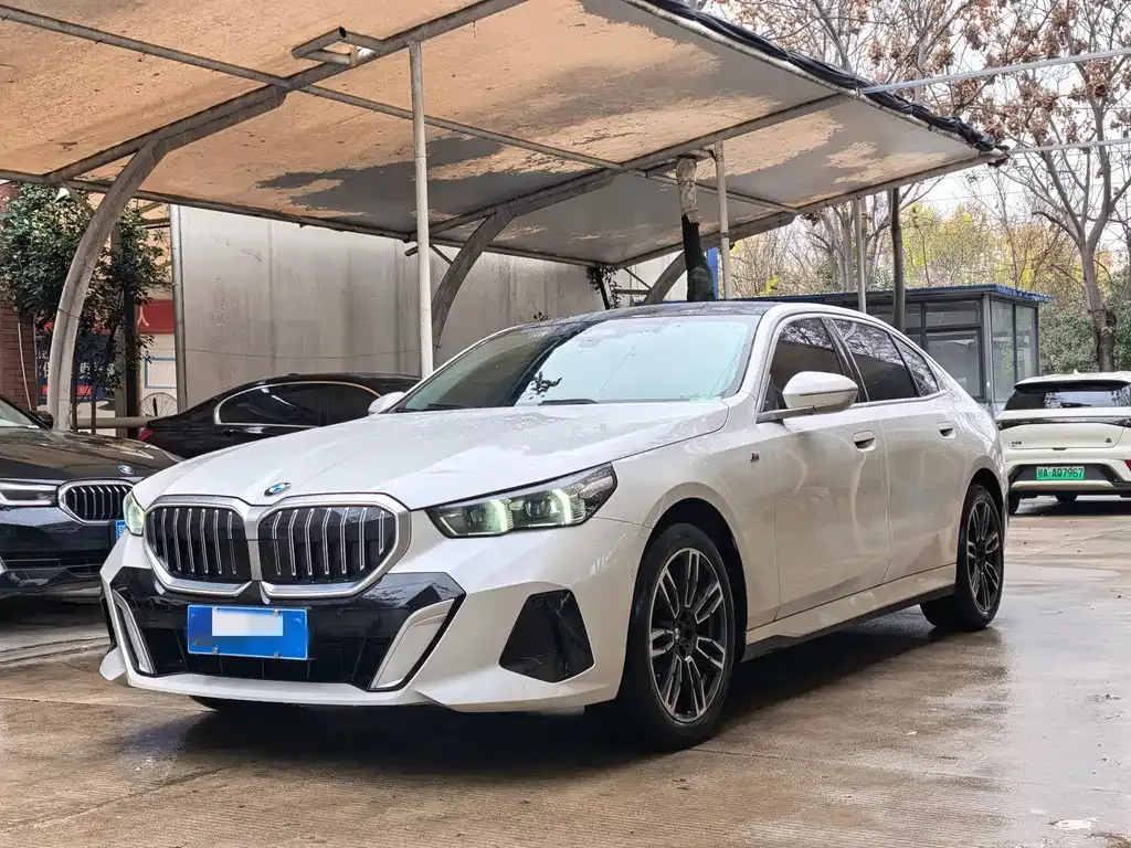 BMW 5 Series 2024 из CN, фото 1