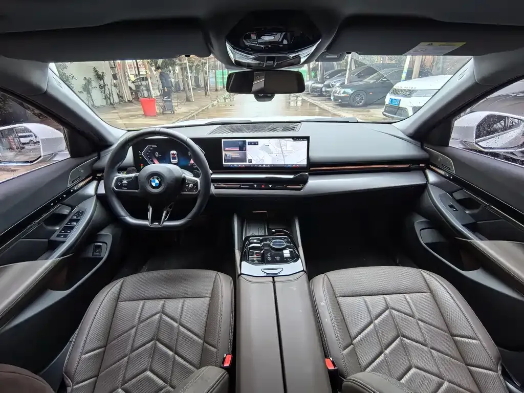 BMW 5 Series 2024 из CN, фото 10
