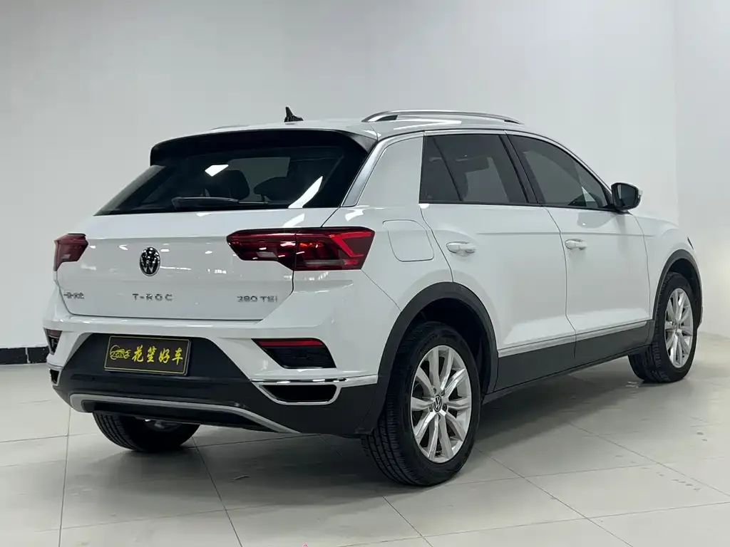 Volkswagen T-Roc — фото 6