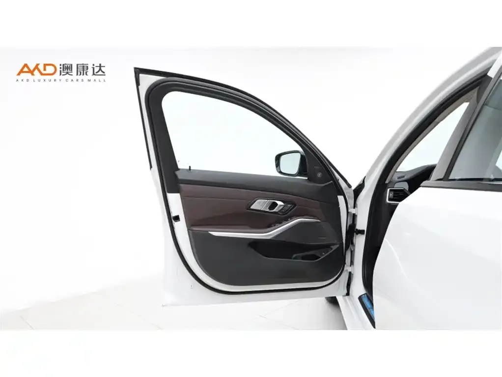 BMW 3 Series 2022 из CN, фото 6