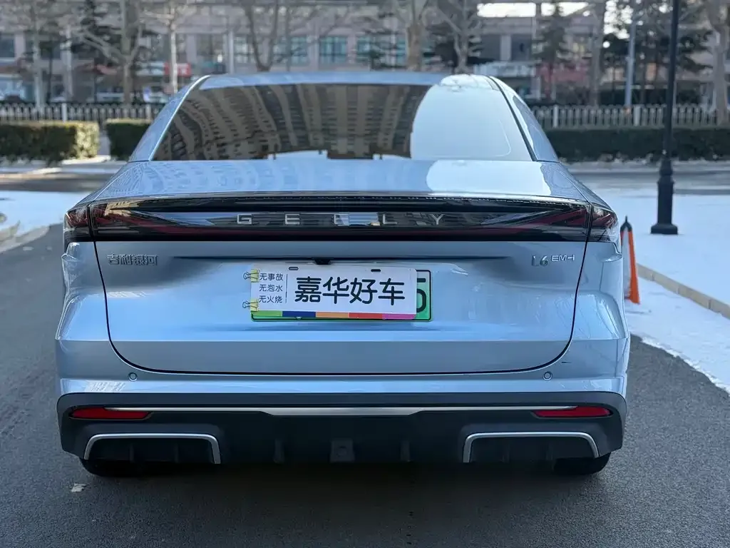 Geely Galaxy L6 — фото 3