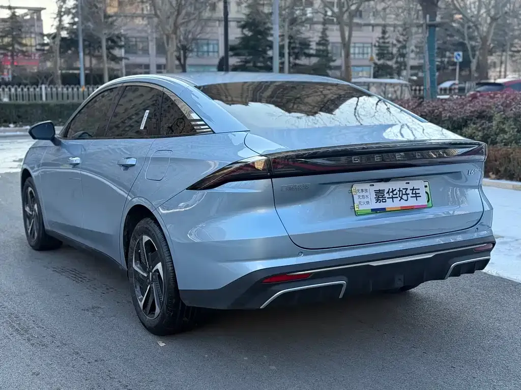 Geely Galaxy L6 — фото 4