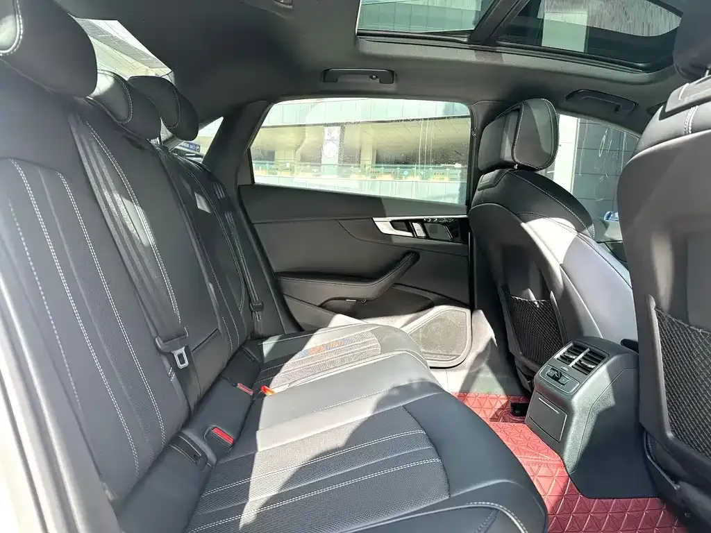Audi A4L 2024 из CN, фото 3