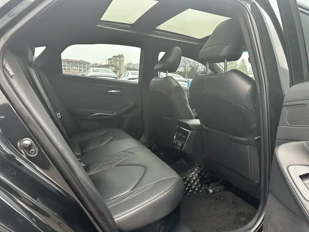 Toyota Avalon 2023 из CN, фото 2