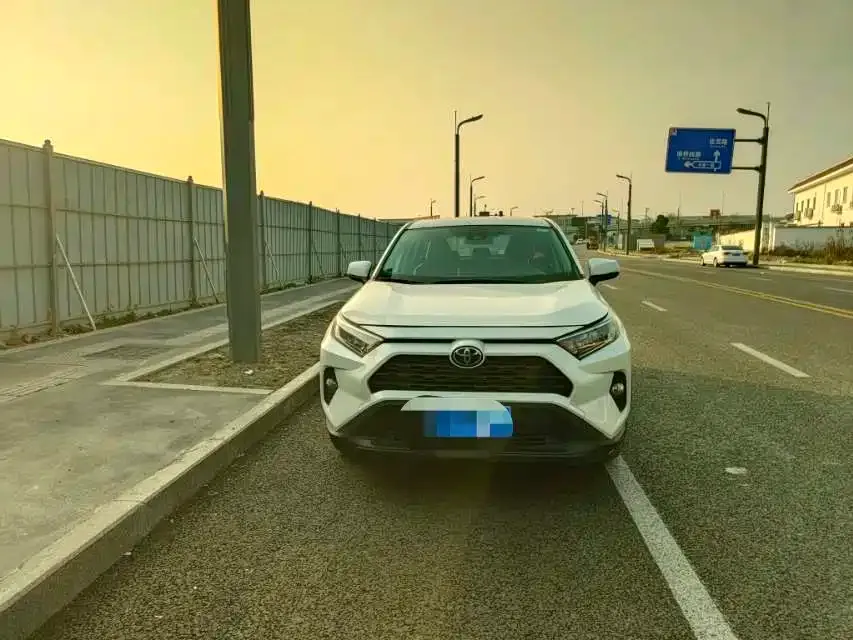 Toyota RAV4 2023 из CN, фото 7