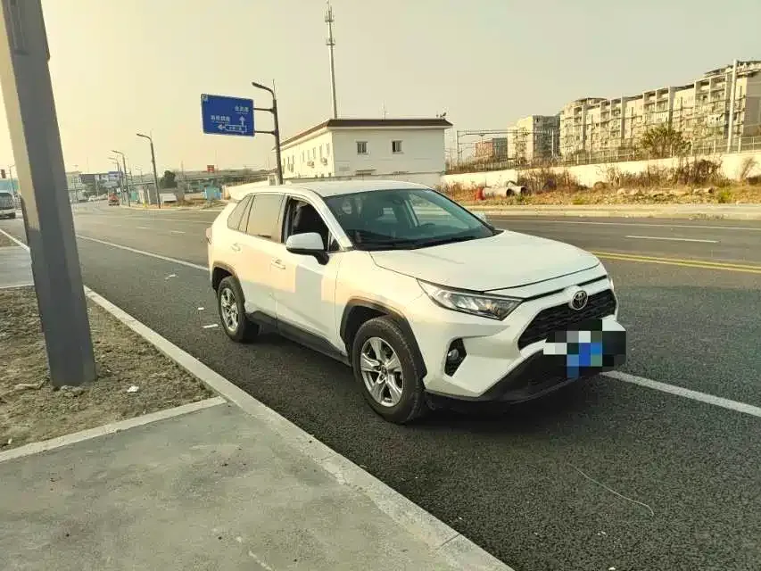 Toyota RAV4 2023 из CN, фото 6