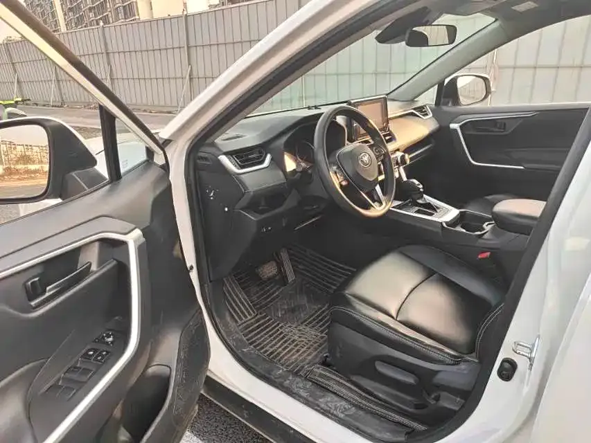 Toyota RAV4 2023 из CN, фото 5