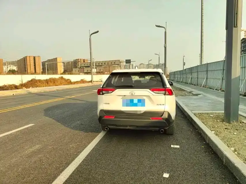 Toyota RAV4 2023 из CN, фото 9