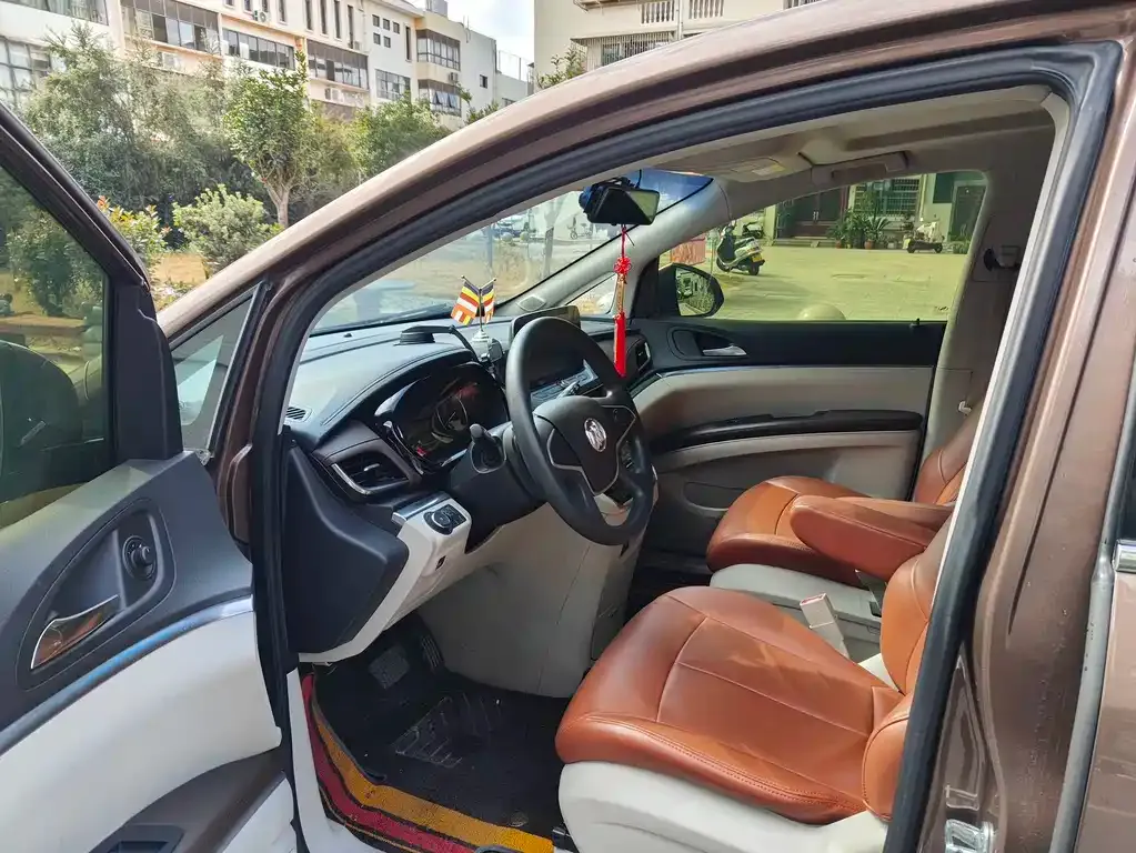Buick GL8 2021 из CN, фото 2