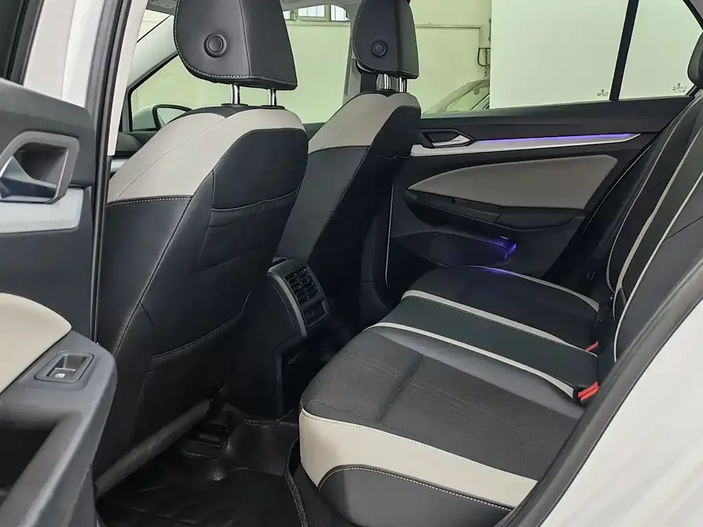 Volkswagen Golf 2021 из CN, фото 9