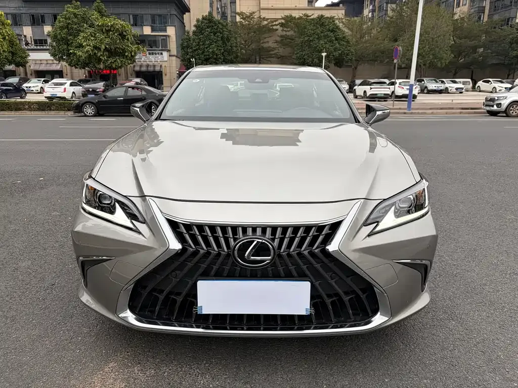 Lexus ES — фото 10