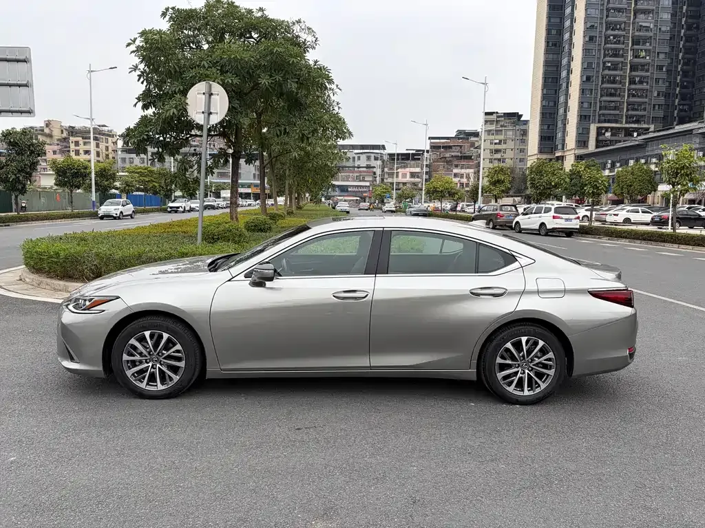 Lexus ES — фото 4