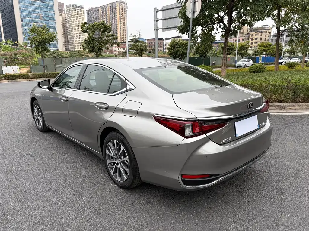 Lexus ES — фото 6