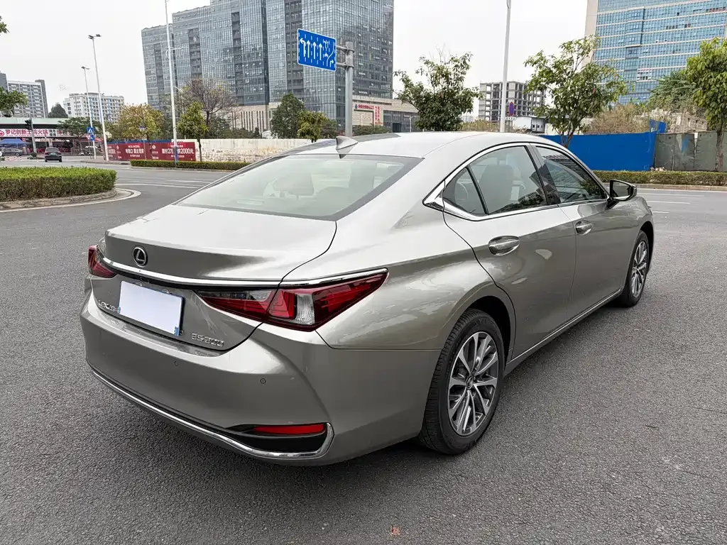 Lexus ES — фото 9