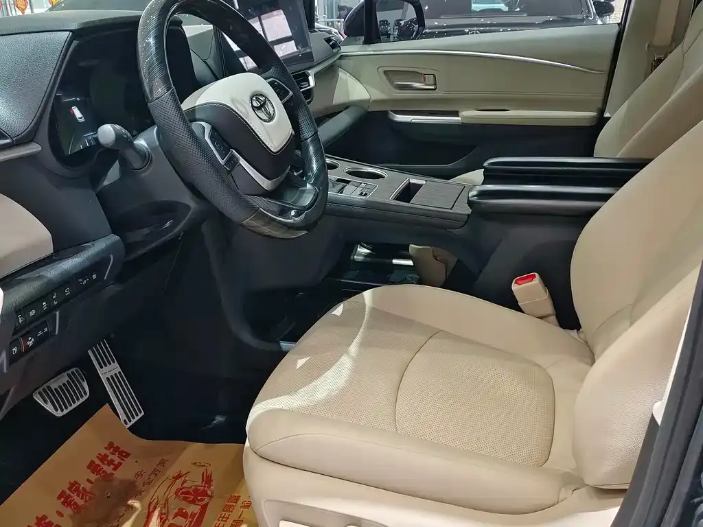 Toyota Granvia 2024 из CN, фото 3
