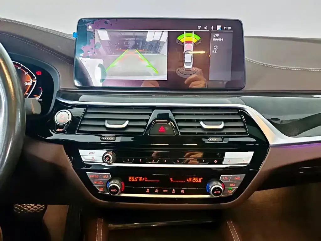 BMW 5 Series 2023 из CN, фото 7