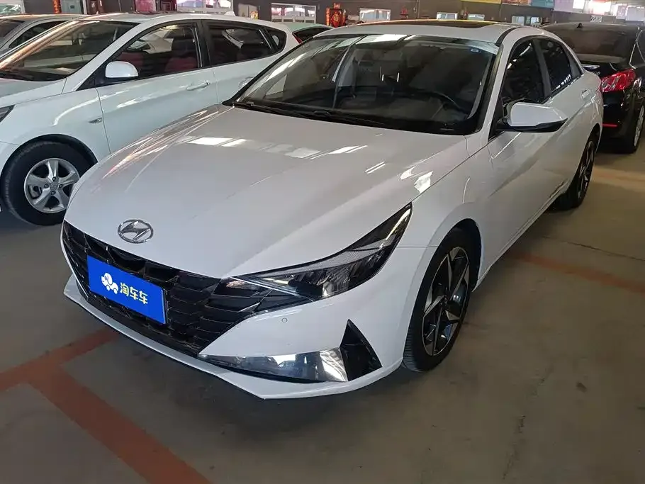 Hyundai Elantra 2023 из CN, фото 1