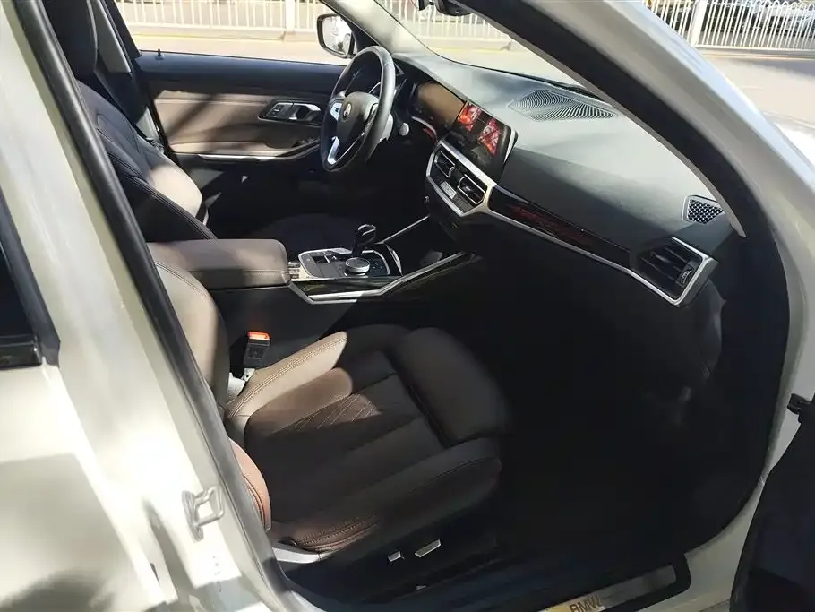 BMW 3 Series 2022 из CN, фото 4