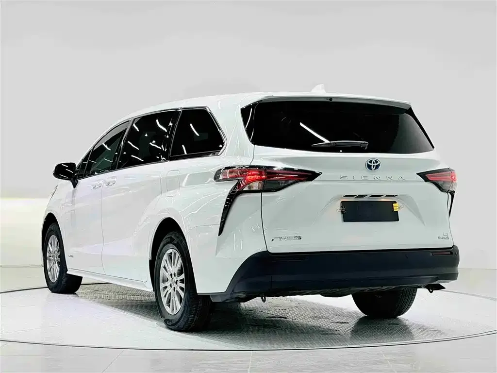 Toyota Sienna 2022 из CN, фото 2