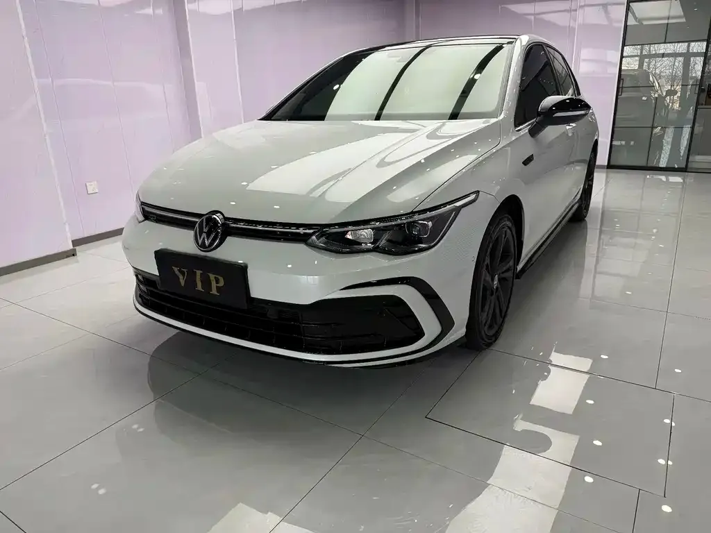 Volkswagen Golf 2023 из CN, фото 1