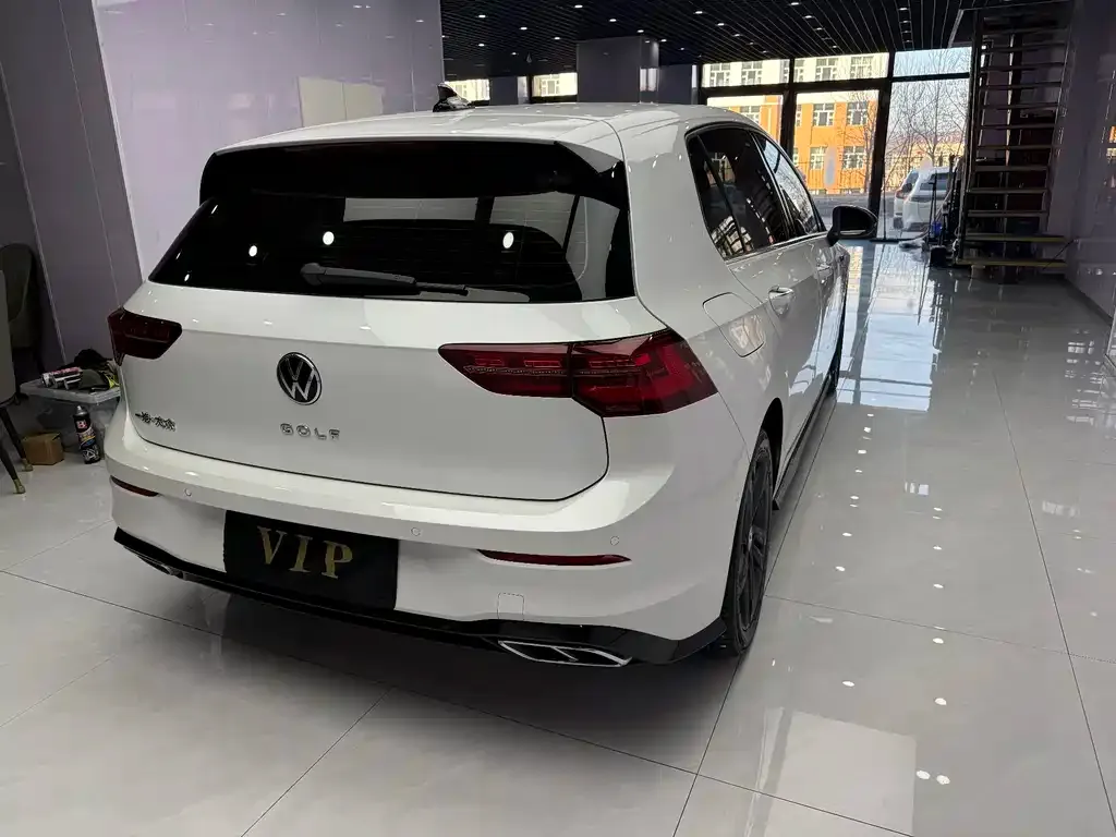 Volkswagen Golf 2023 из CN, фото 8