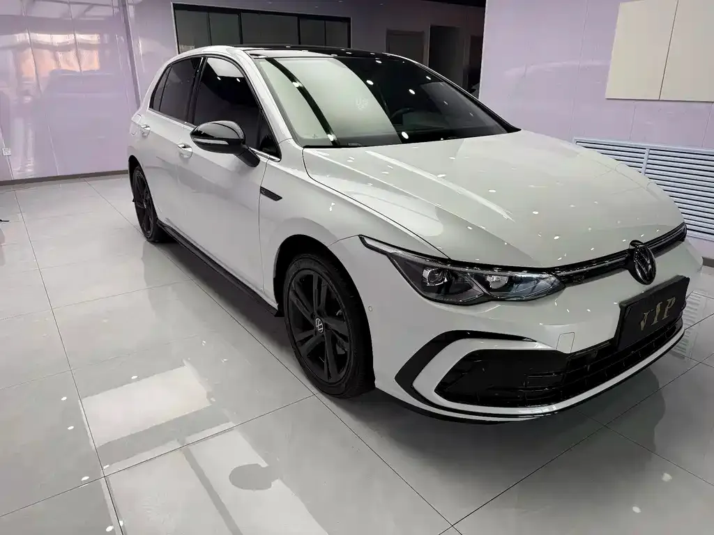 Volkswagen Golf 2023 из CN, фото 2