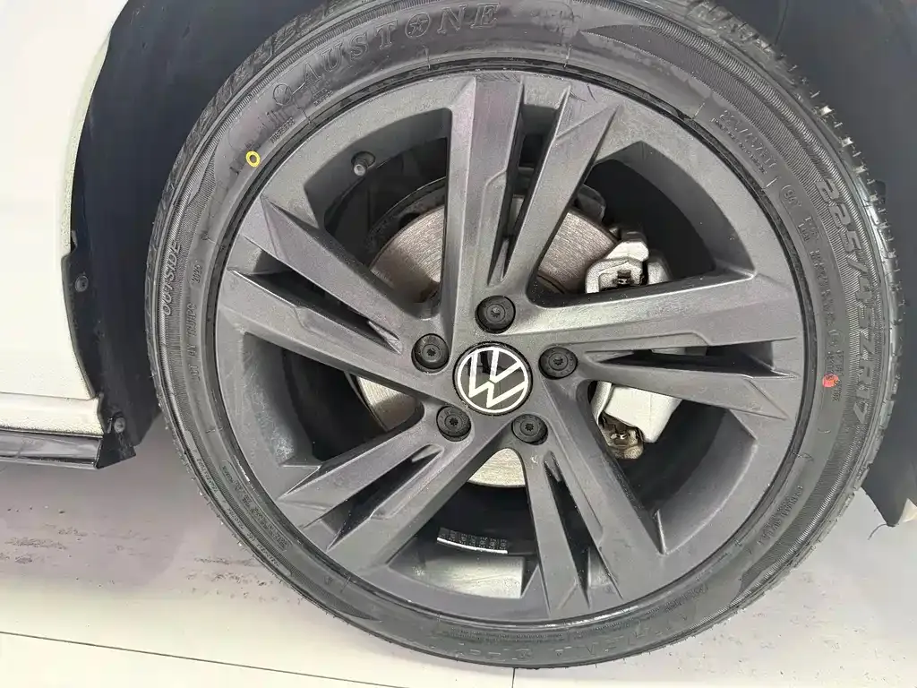 Volkswagen Golf 2023 из CN, фото 4