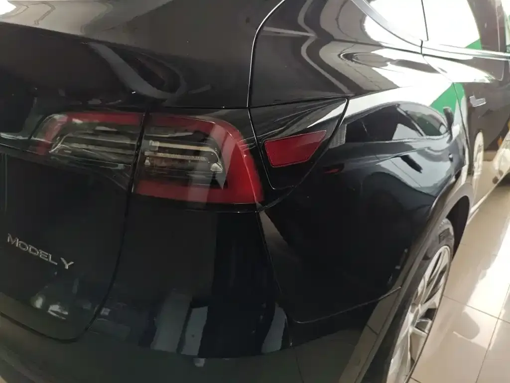 Tesla Model Y 2023 из CN, фото 2