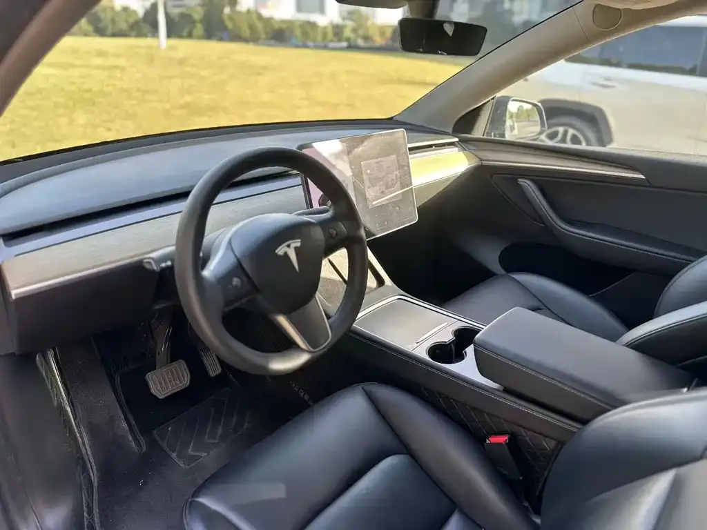 Tesla Model Y — фото 2