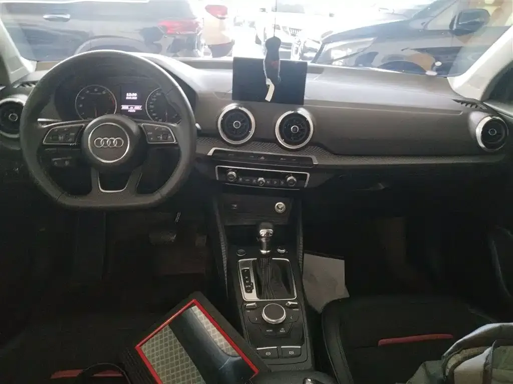 Audi Q2L 2023 из CN, фото 2